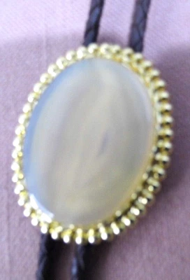 Corbata Bolo Negra Plata Piedra Ágata Dorado/Cuero Negro con Puntas Doradas/Ajuste Ovalado Foto 1 de 4