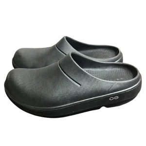 OOcloog Clog by OOFOS | Pain Relief Black Slip-On Shoes - Picture 1 of 8