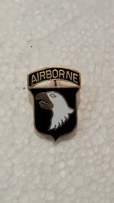 Reproducción Segunda Guerra Mundial Ejército de Estados Unidos Aerotransportado 101 División PIR DI DUI Pin 1T8-9 Foto 1 de 3