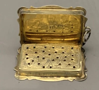 VINAGRETA de plata victoriana - plata esterlina totalmente distintiva Foto 1 de 3