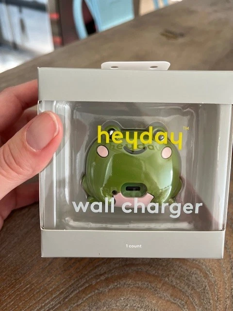 Cargador de pared USB-C de un solo puerto heyday™ Green Frog salida de 15 W Foto 1 de 1