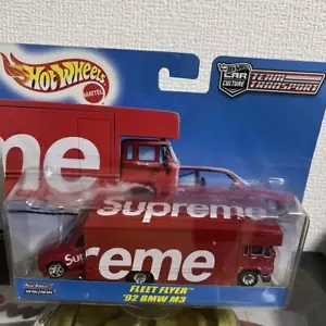 Supreme Hot Wheels Fleet Flyar 1992 BMW M3 rot - Bild 1 von 24