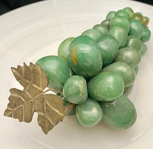 RACIMO DE PIEDRA PULIDA VERDE VINTAGE 8", MÁS DE 35 UVAS (más grande 1") c1970 en muy buena condición - Imagen 1 de 6