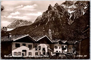 Partie Aus Mittenwald Gegen Karwendelgebirge Österreich Echtfoto RPPC Postkarte - Bild 1 von 2