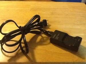 Fuji Fujifilm BC-45 Rapid Travel Battery Charger for Fuji NP45 Li-Ion Batteries - Picture 1 of 5