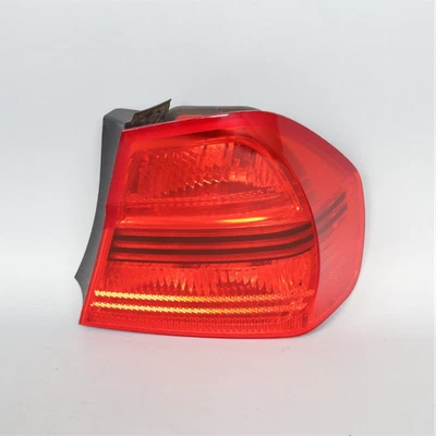 Luz trasera derecha BMW 325i 328i 330i 335i 2006-2008 sedán 63217161956 OEM usada Foto 1 de 4