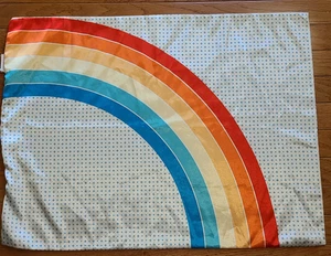 Kitsch x Stranger Things camera arcobaleno federa raso chiusura zip - Foto 1 di 5