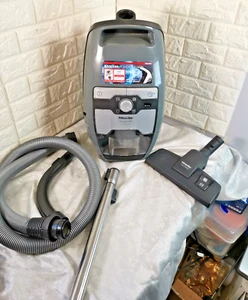 MIELE Blizzard CX1 Cylinder Bagless Vacuum Cleaner Cleaned & Working - Picture 1 of 14