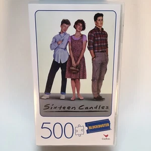 Dieciséis Candles 500 Piezas Rompecabezas Clásico Años 80 Película Sellado Gran Éxito Estuche VHS - Imagen 1 de 4