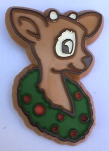 Vintage Reindeer Deer Wearing Wreath Hallmark Lapel Pin Christmas Winter Holiday - Foto 1 di 2