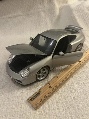 Maisto escala 1:18 diecast plata Porsche 911 Carrera 4S modelo coche 9” coleccionable Foto 1 de 4