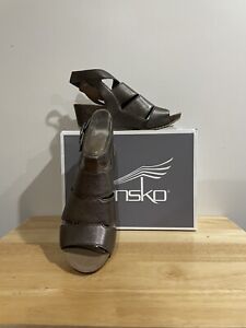 Dansko Sera Pewter Nappa Leather Wedge Sandal Open Toe Metallic Shoe Strap