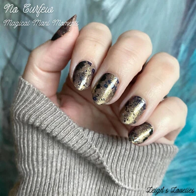 Tiras de esmalte de uñas Color Street ~ SIN TOQUE DE QUEDA ~ Brillo dorado ~ Diseño púrpura y negro Foto 1 de 2