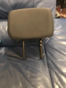 Renault Megane mk2 hatchback REAR drivers/passengers/centre side headrest MKII - Picture 1 of 11