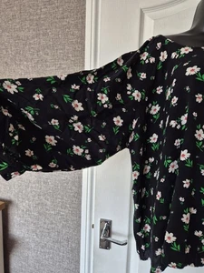 Pretty Floral Green Blouse Size 22 - Picture 1 of 4