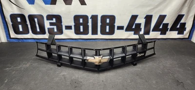 Chevrolet Camaro 2013-2015 parachoques delantero parrilla superior con emblema OEM Foto 1 de 4