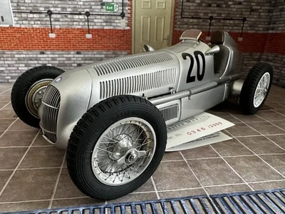 CMC M-103 Scale 1:18 Mercedes-Benz W25, Eifelrennen #20, 1934, Limited Edition - Image 1 of 4