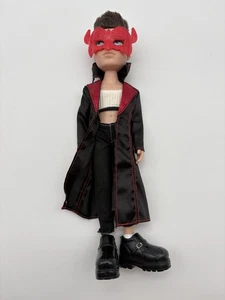 BRATZ BOYZ Masquerade Penn Vampire Dracula bambola MGA 2003 - SKU 25 - Foto 1 di 5
