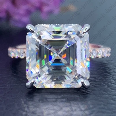 Anillo de compromiso con halo oculto de moissanita corte Asscher de oro de dos tonos de 14 K 5,38 TCW Foto 1 de 4