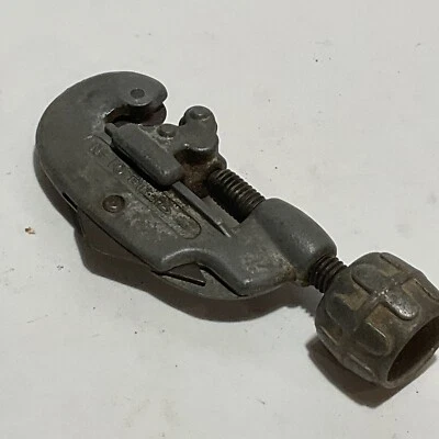 Rigid No 10 Heavy Duty Pipe Tube Cutter 1/8" to 1" O.D. Good Used Condition - Image 1 of 4