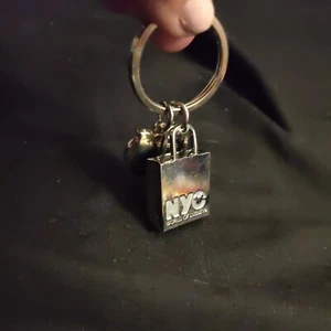 NYC New York World Of Disney Heavy Keyring Mickey Shopping Bag - Picture 1 of 4