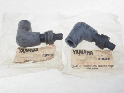 YZ250 1990 YZ490 1983 Tapa Bujía x2 NUEVO Yamaha 3R0-82370-20 GENUINO Foto 1 de 4