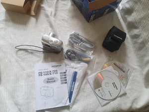 Olympus FE-100 Digital Camera 4MP Boxed - Picture 1 of 9