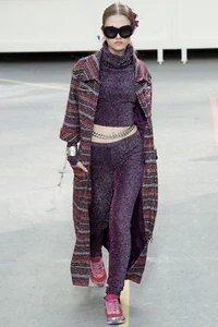 CHANEL 36 Cropped Top Iridescent Metallic Knit Purple Pink Blue Black Small NEW - Picture 1 of 21