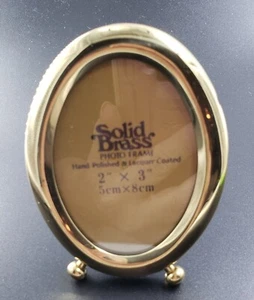 Vtg Solid Brass Oval Photo Frame Hand Polished/Lacquer Coated. Holds 2"x3" Photo - Picture 1 of 5