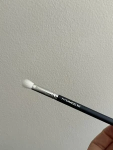 MAC 217 Blending Brush Densely Natural Hair Powder Eye Shadow Brush Discontinued - Picture 1 of 6