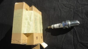 5 x GENUINE AUDI VW SPARK PLUGS 101000035HJ PASSAT V6 A4 A6 A8 SUPERB 30V - Picture 1 of 5