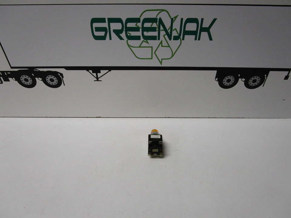 FURNAS 52PA6G3A SERIES B AMBER ILLUMINATED PUSH-BUTTON - USED - FREE SHIPPING - Image 1 of 4