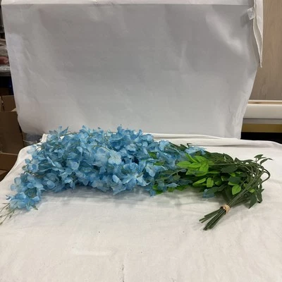 Guirnalda de flores colgantes de glicinia azul claro de 9 piezas, flores artificiales de 3,77 pies Foto 1 de 4