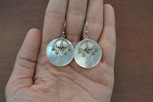 925 STERLING SILVER WHITE NAUTILUS SHELL EARRRINGS #XF - Picture 1 of 2