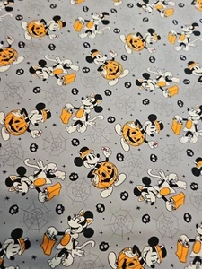 4 YARDS 24" MICKEY MINNIE HALLOWEEN TRUC OU FRIANDISE COTON TISSU COUTURE COUETTE - Photo 1/6