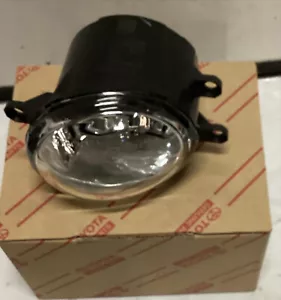 12-15 LEXUS IS250C IS350C F SPORT FOG LIGHT LAMP LENS, DRIVER SIDE, OEM, NEW - Bild 1 von 2