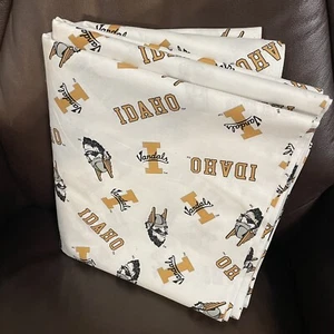 9 yd Idaho Vandals 100% Cotton Fabric College Logo White Black Gold Sykel ID 046 - Picture 1 of 4