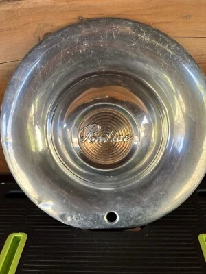Tapacubos de cubierta de rueda de 15 pulgadas aerodinámica Pontiac Chieftain 1949-1952 de colección Foto 1 de 4