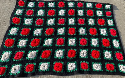 Manta afgana cuadrada de ganchillo Granny 3D rosas rojas verdes negras hecha a mano Foto 1 de 4