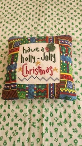 Pine Mountain Completed Have A Holly-Jolly Christmas Pillow - Bild 1 von 4