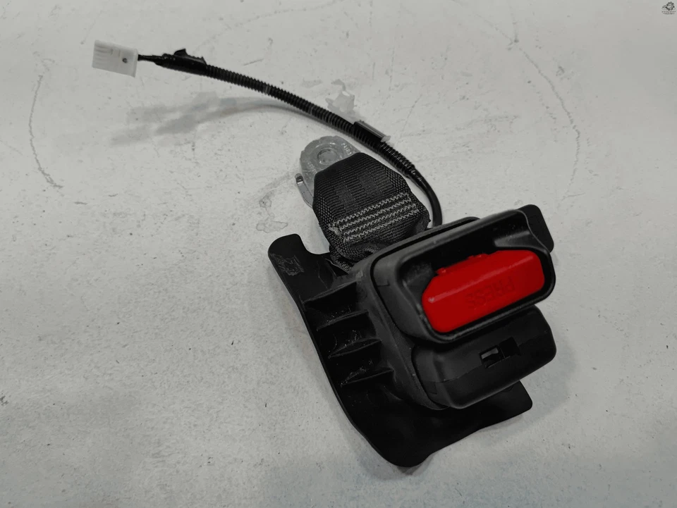 CINTURÓN DE SEGURIDAD TRASERO DERECHO PASAJERO HEBILLA DE CINTURÓN DE SEGURIDAD 2019-2024 OEM TOYOTA CAMRY Foto 1 de 4