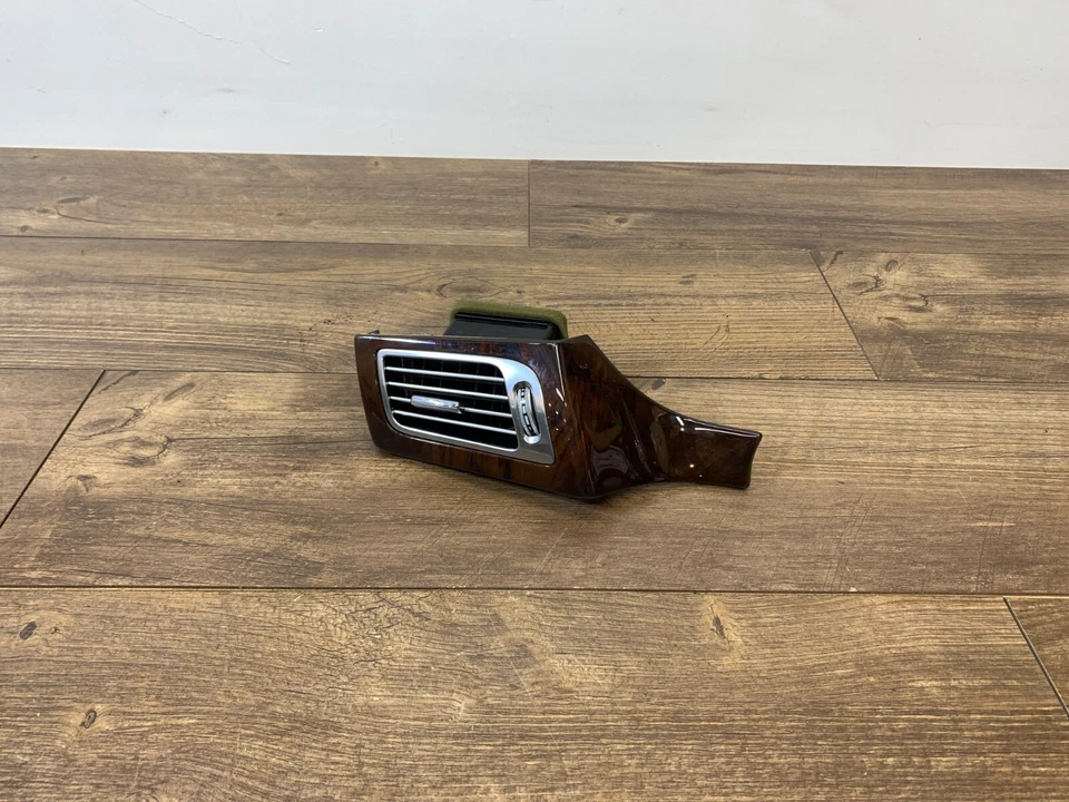 2012-2018 Mercedes-Benz CLS550 W218 Front Dashboard Fresh Air Grille w/Trim LH - Image 1 of 4