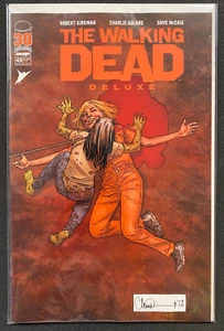 Cómics de The Walking Dead Deluxe #42 E imagen de portada 2022 en estado bastante bueno/casi nuevo - Imagen 1 de 1