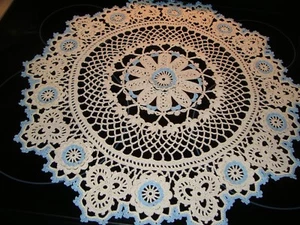 ~TAMS VALENTINE'S DAY DOILY~SHAMROCK~DUSTY BLUE NATURAL~CROCHETED~21"~IRISH~LOVE - Picture 1 of 4