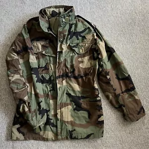 Vintage 1985 US Military Field Jacket Coat Cold Weather Woodland Camo Small - Picture 1 of 11