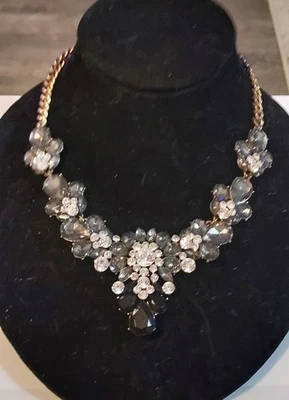  Collar de pedrería llamativo con cuello de pedrería gris blanco y negro Foto 1 de 4