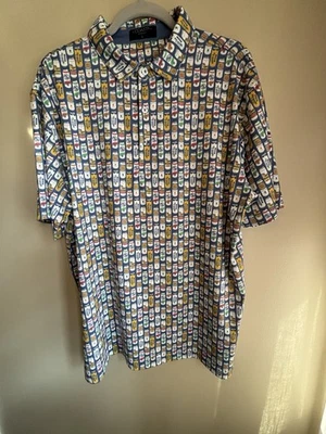 Polo costero grande con patrón de lata de cerveza para hombre Foto 1 de 4