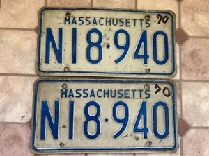 Pair of 1970 Massachusetts vintage license plates - Picture 1 of 2