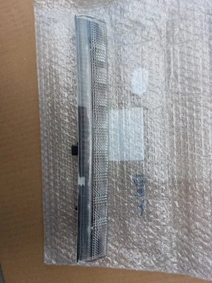 OEM 81570-60110 CONJUNTO DE LÁMPARAS TOPE CENTRAL Ajuste Toyota Harrier Land Cruiser Prado Rav4 Foto 1 de 4