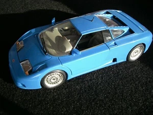 Modellauto 1:18 Bugatti EB 110 Blau mit beiger Innenausstattung - Bild 1 von 9